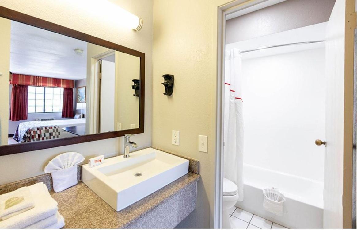 Red Roof Inn Lompoc Dış mekan fotoğraf