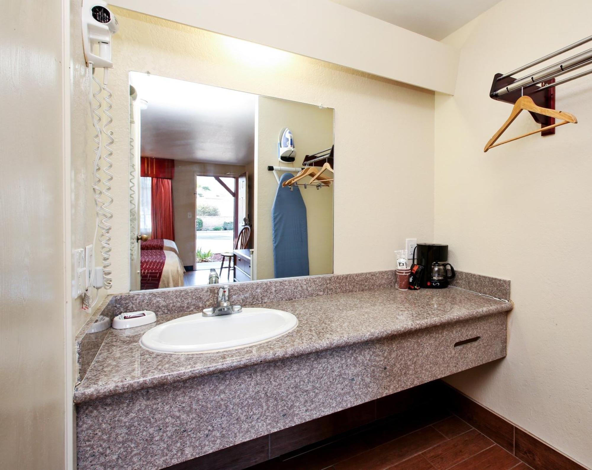 Red Roof Inn Lompoc Dış mekan fotoğraf
